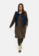 'Amira' Veist – denim dorcha, réchúiseach & le síneadh