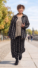<h4><em><strong>ELEGANT & CHIC</strong></em></h4><h1><strong>NEU<br/>KARENA</strong></h1>