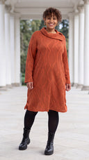 <h4><em><strong>NEU: LOVA</strong></em></h4><h1><strong>DAS KLEID<br/>FÜR JETZT</strong></h1>